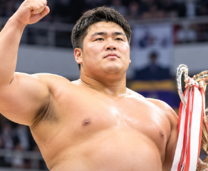 花田秀虎の父親は元若乃花？母親や弟・龍信、実家の家族構成を調査！